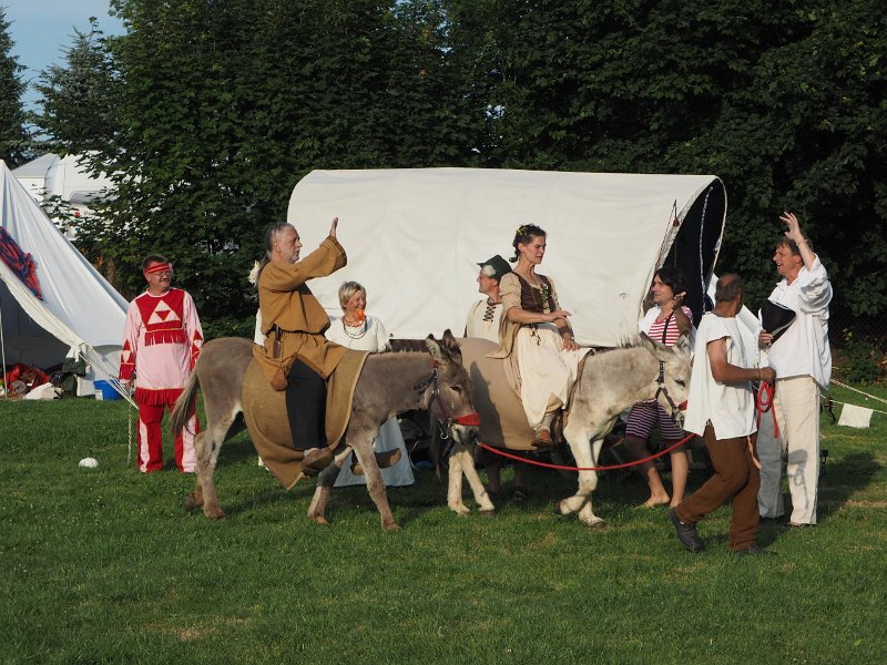 p150715-003183.jpg - 22. Historischer Besiedlungszug 20155. Tag - LangenauTheater Anfissa