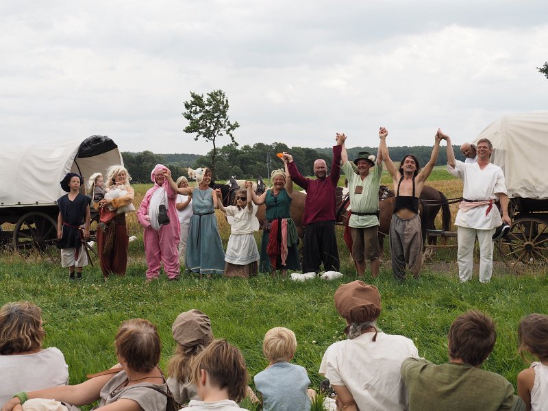 p150719-003963.jpg - 22. Historischer Besiedlungszug 20159. Tag - Braunsdorf - SachsenburgTheater Anfissa